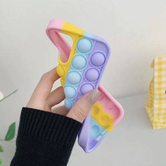 Bubble Fidget Toy iPhone Case - Picture 4 of 6